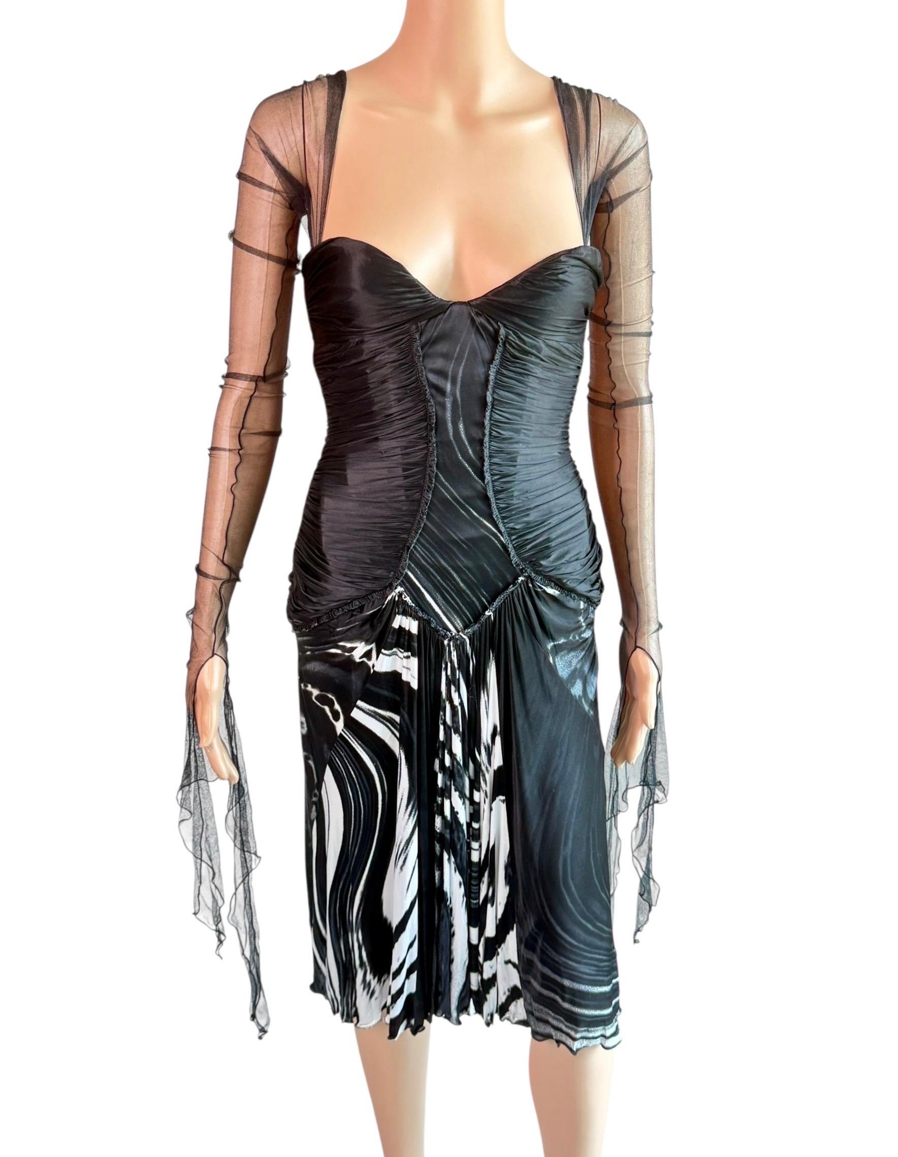 Roberto Cavalli F/W 2003 Runway Ungetragene Sheer Mesh Bustier tiefem Ausschnitt geraffte Kleid Größe S

Look 53 aus der Fall 2003 Collection'S.

Zustand: Ungetragen mit Etiketten, BH-Pads wurden professionell hinzugefügt und können leicht entfernt