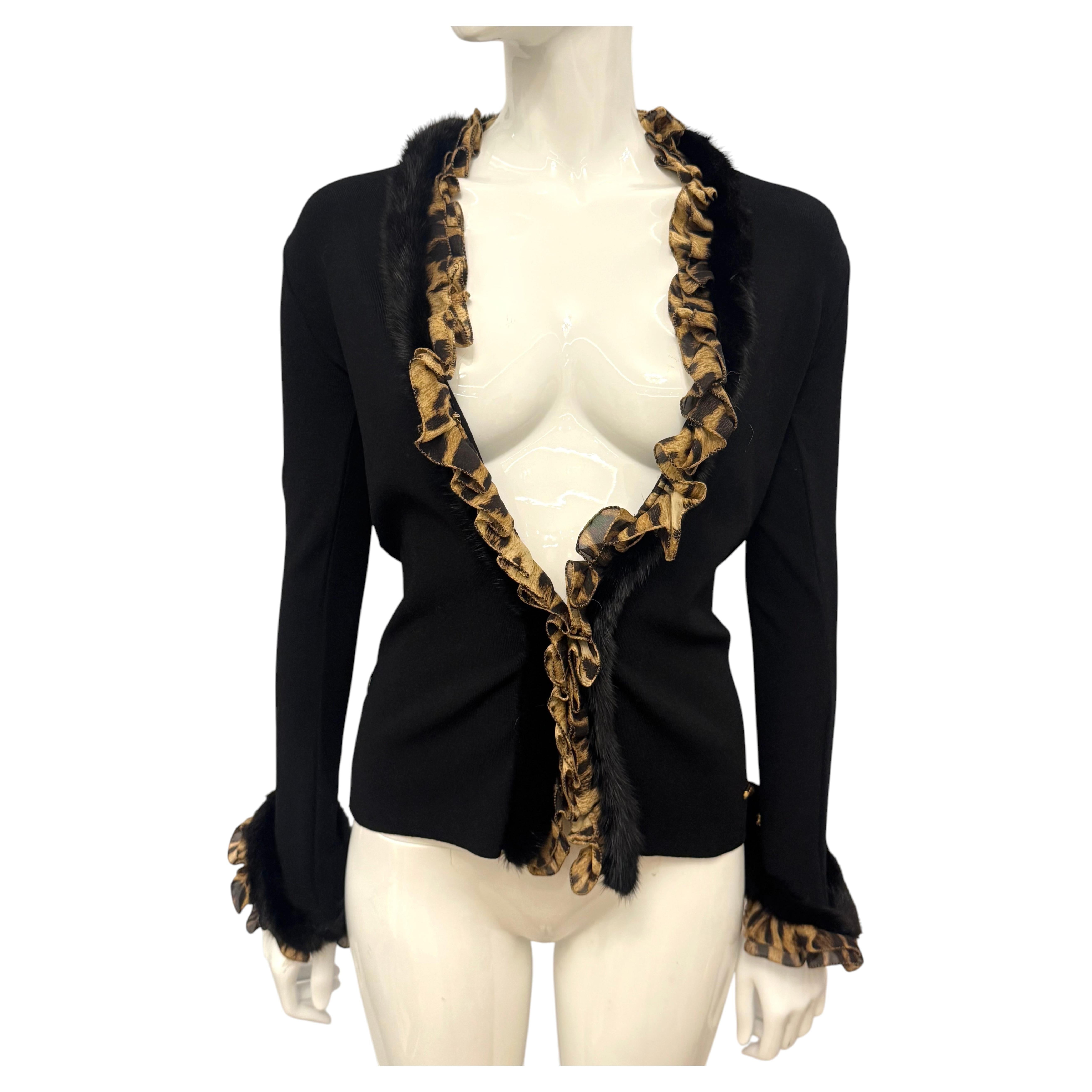 Roberto Cavalli Herbst/Winter 2005 – Schwarze Strickjacke mit Nerzfell und Leopardenmuster-Seidenbesatz