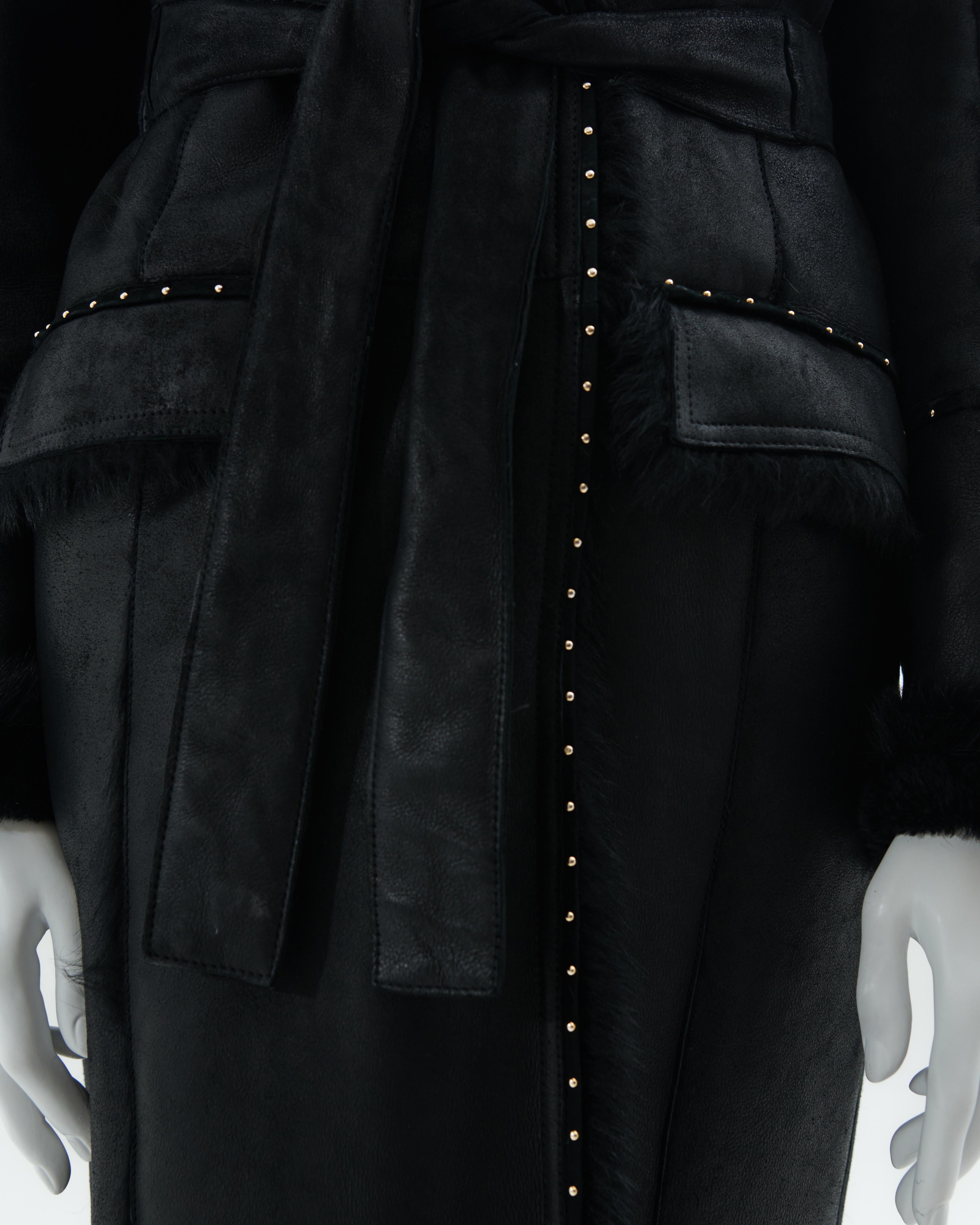 Roberto Cavalli F/W 2010 Manteau à clous en peau de mouton noire  en vente 4