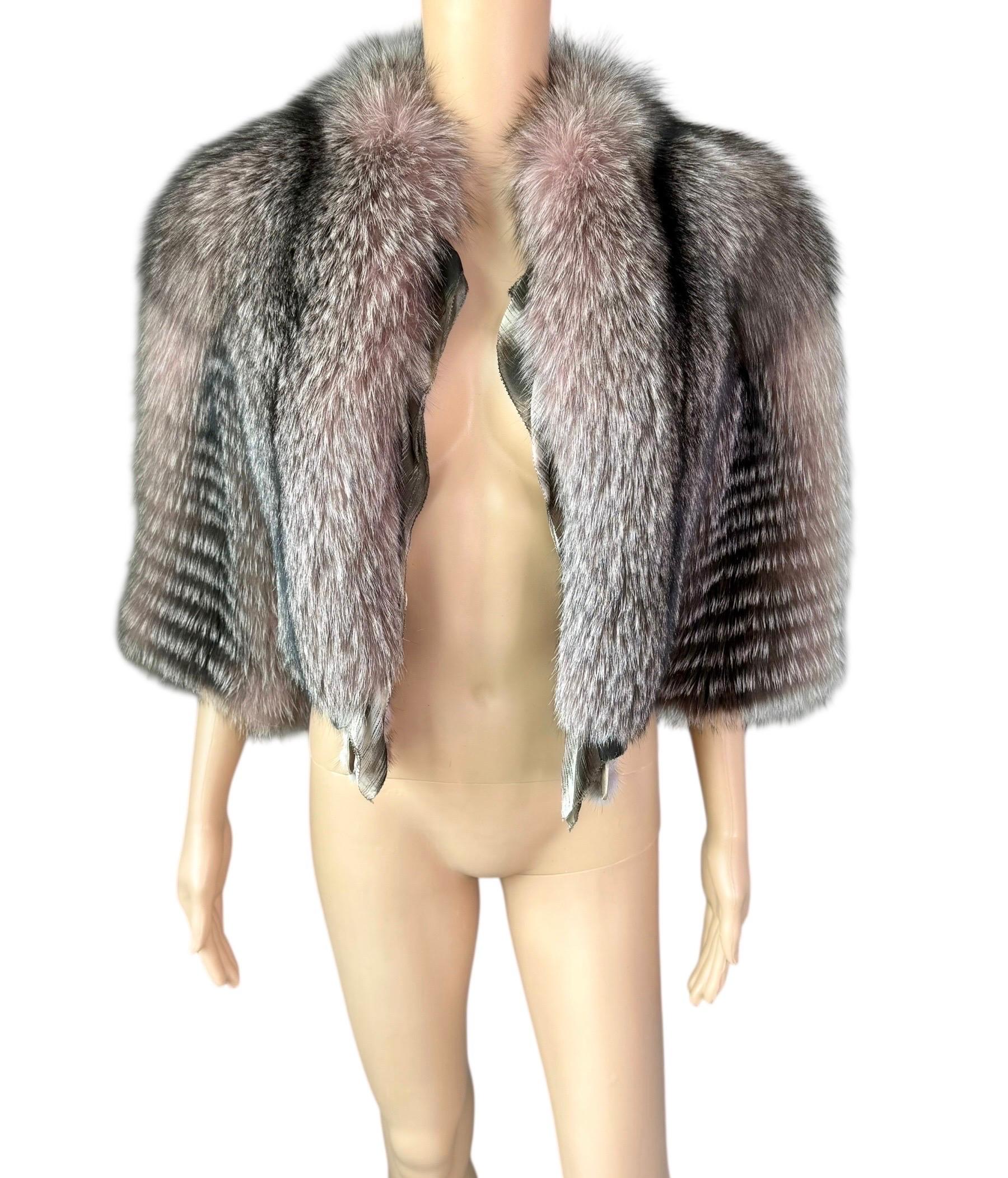 Roberto Cavalli F/W 2010 Runway Cropped Fox Fur Bolero Jacket Coat

Look 16 from the Fall 2010 Collection.

Size: IT 40

Condition: Excellent 

Please note the fur closure is fully detachable and removable.
