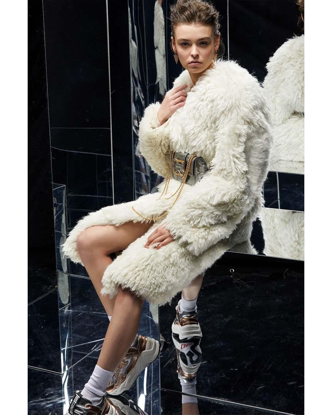 Roberto Cavalli  F/W 2014 Runway Manteau en peau de mouton crème avec doublure imprimée zébrée en vente 2