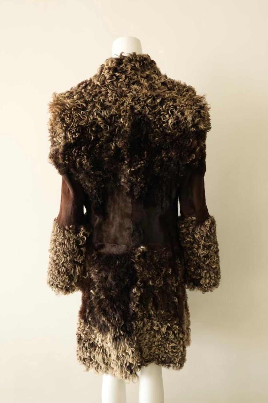 Noir Manteau en cuir et fourrure d'agneau de Mongolie de Roberto Cavalli, automne 1999, en marron en vente