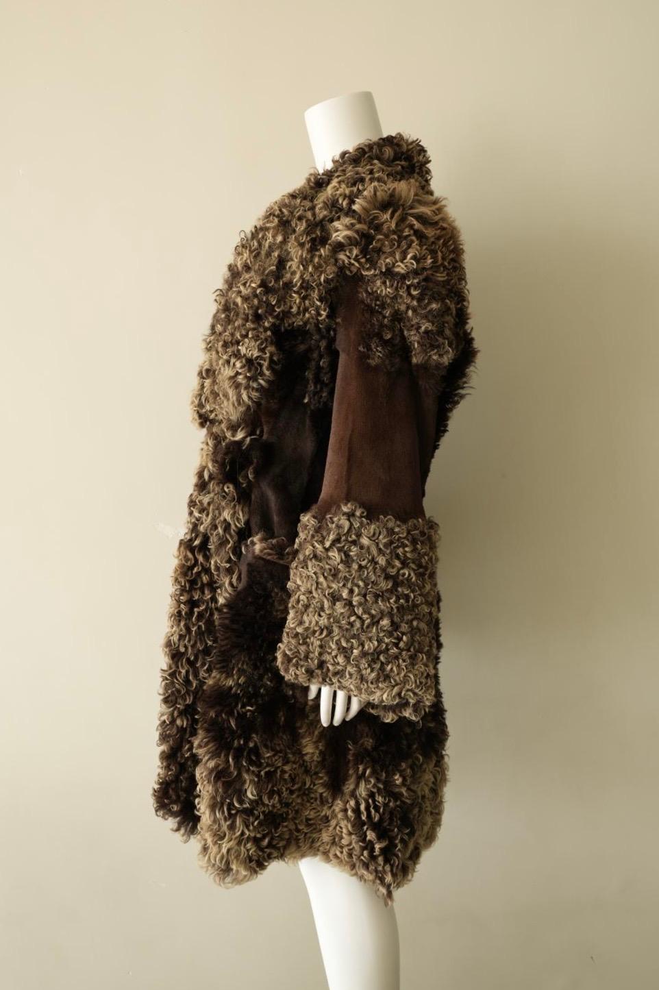 Manteau en cuir et fourrure d'agneau de Mongolie de Roberto Cavalli, automne 1999, en marron Excellent état - En vente à Hong Kong, HK