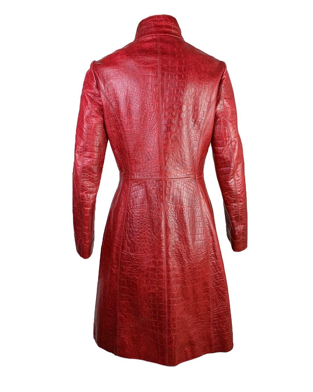 This fabulous Roberto Cavalli Fall 2000 leather coat in a belted runway versio was infamously seen on Mary J Blidge in her “Rainy dayz” music video as well as on the cover of “No more drama” album!

The coat has a practical closure on button and no
