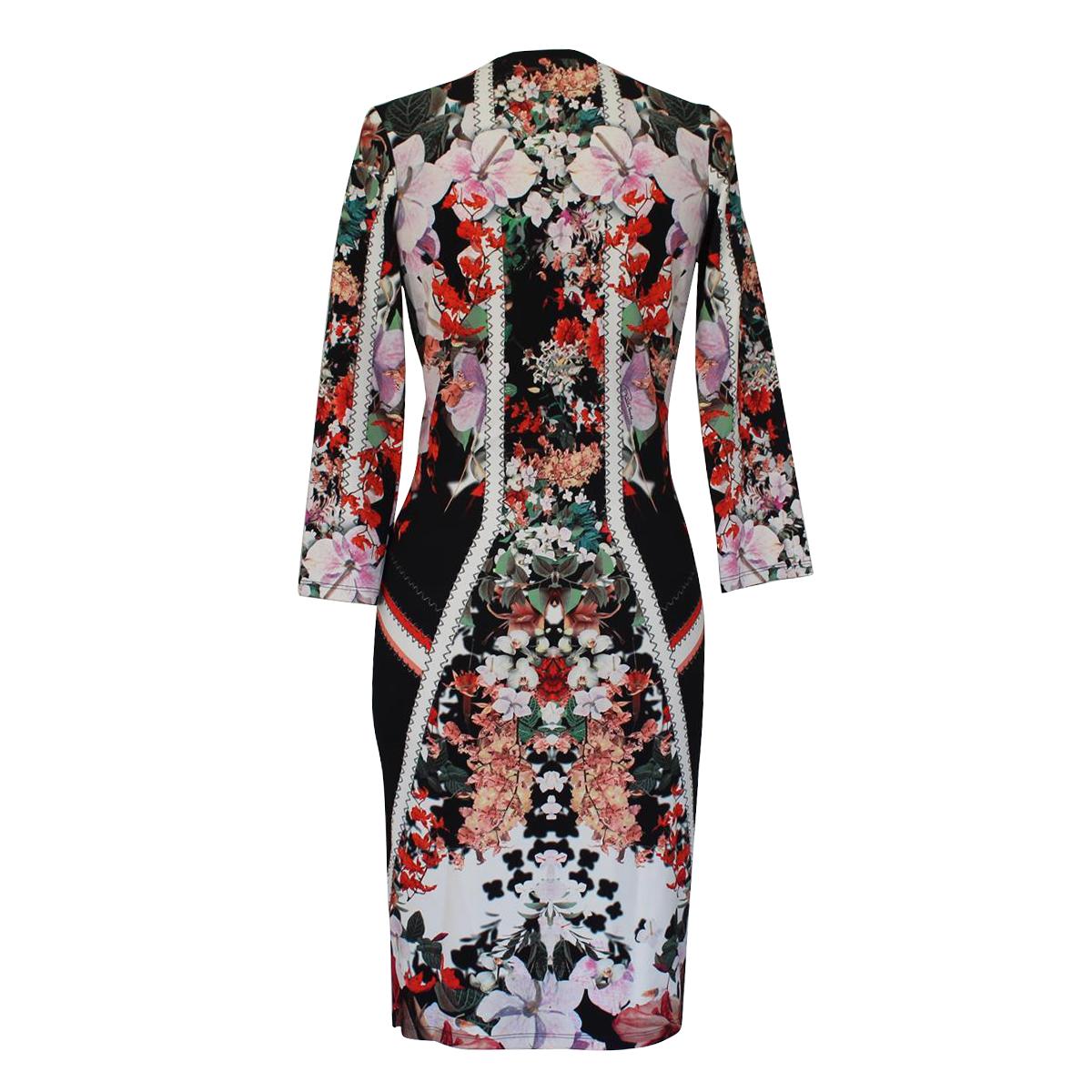 Wonderful Roberto Cavalli printed dress
Viscose (96%) and elasthane
Floral print
Multicolored
Long sleeve
Total lenght (shoulder/hem) cm 90 (35.4 inches)
Shoulder cm 37 (14.5 inches)
Worldwide express shipping included in the price !