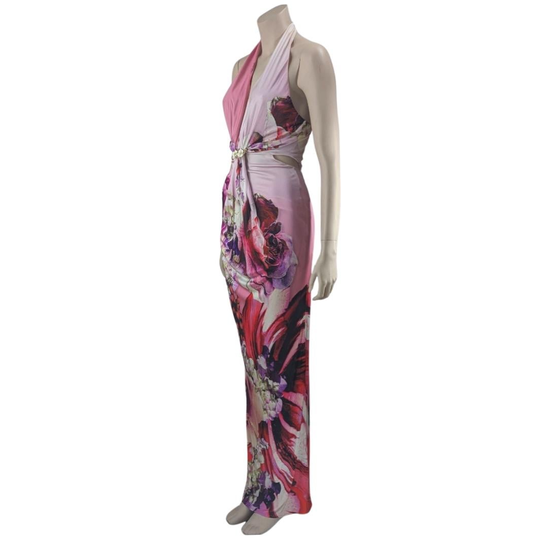Roberto Cavalli floral print dress. Circa 2000s

. Cut out each sides
. Halter top with deep V neckline
. Backless
. Maxi dress
. Flower jewelry

Size fits XS / S

Flat measurements

Breast : 37 cm
Waist : 30 cm
Hips : 40 cm
Length : 160 cm

Colors