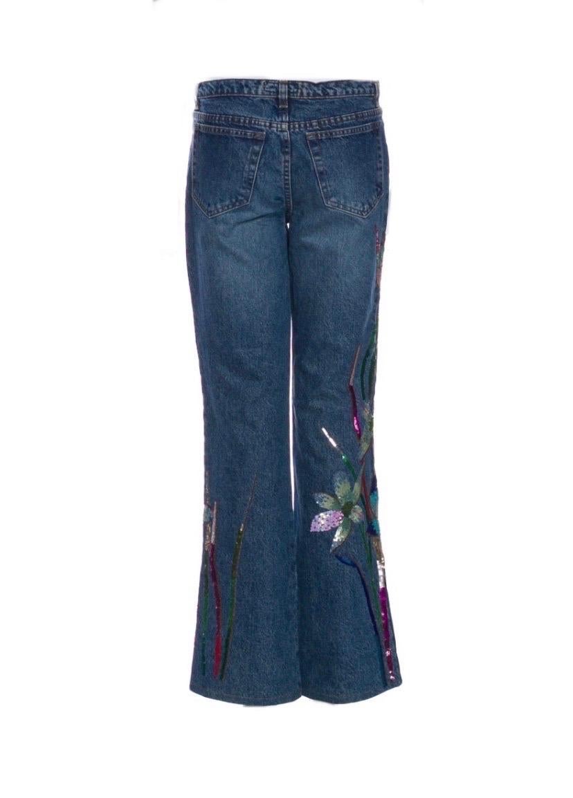 Roberto Cavalli Floral Sequin Embellished Jeans from Art Collection 
Size S, 100% Cotton.
Measurements: Waist 32 inches, Rise 10