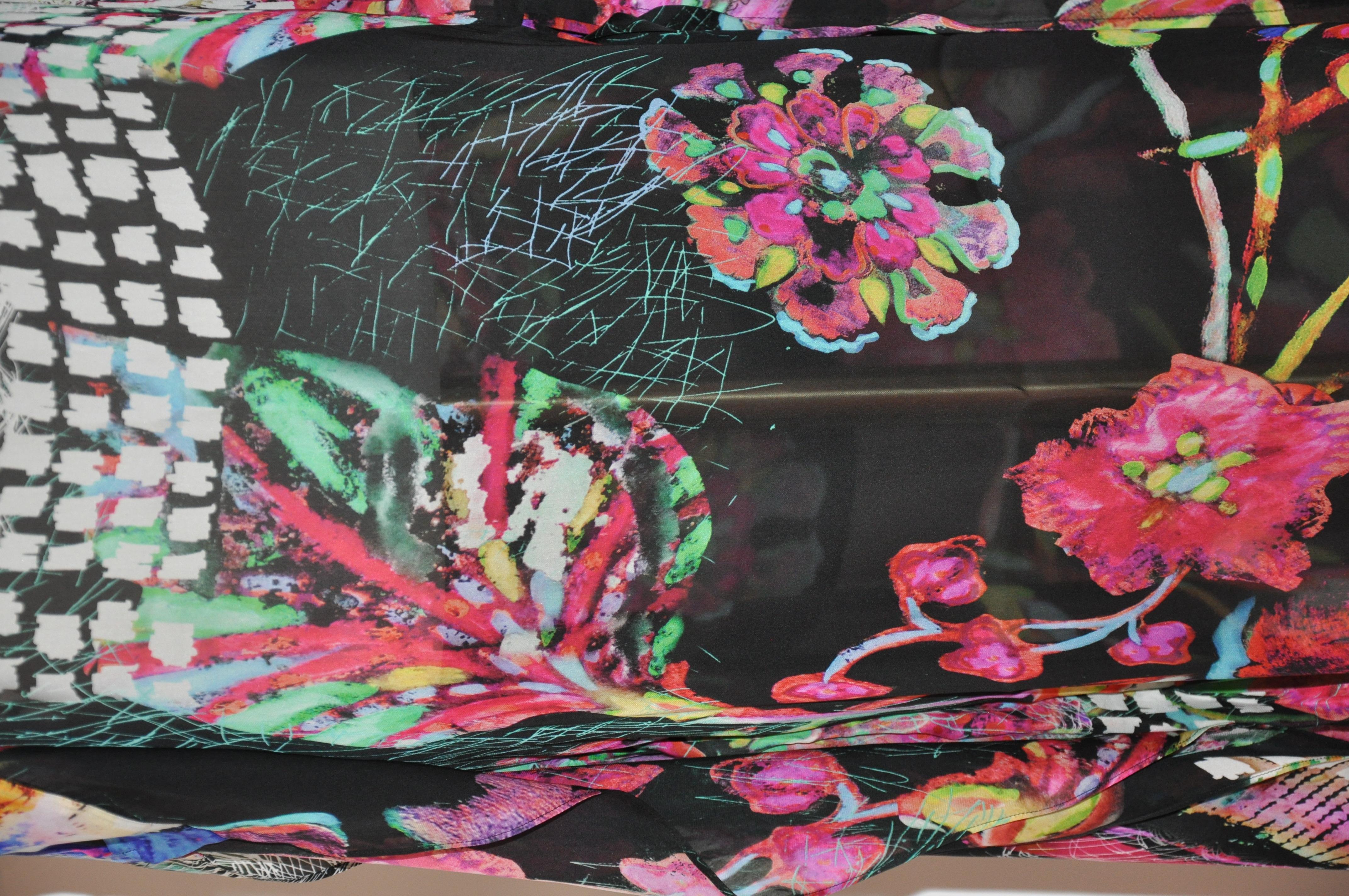 Roberto Cavalli - Caftan long à fleurs multicolores flottantes, semblable à un caftan en vente 1