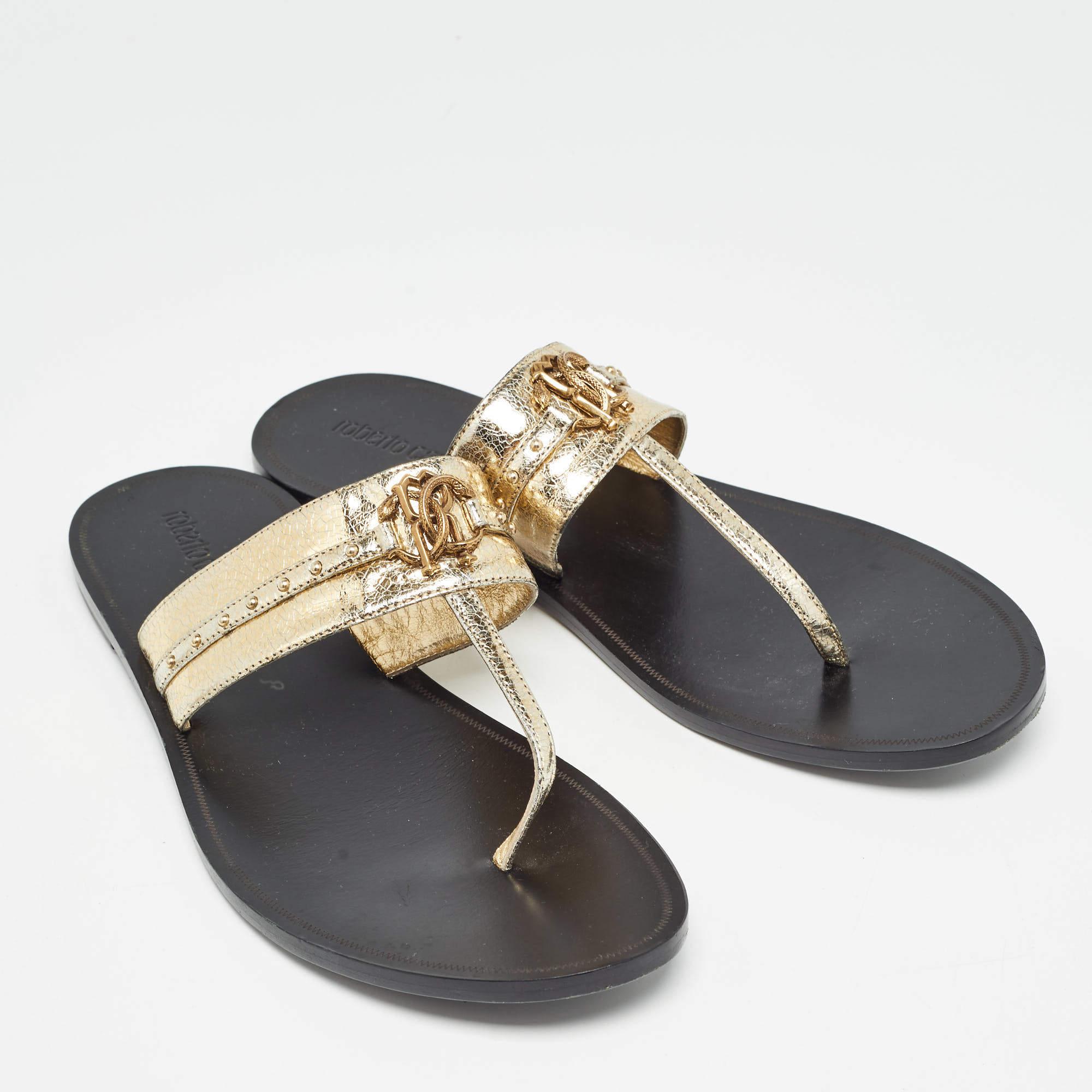 Roberto Cavalli Gold Crackled Leather Flat Slides Size 40 In Good Condition For Sale In Dubai, Al Qouz 2