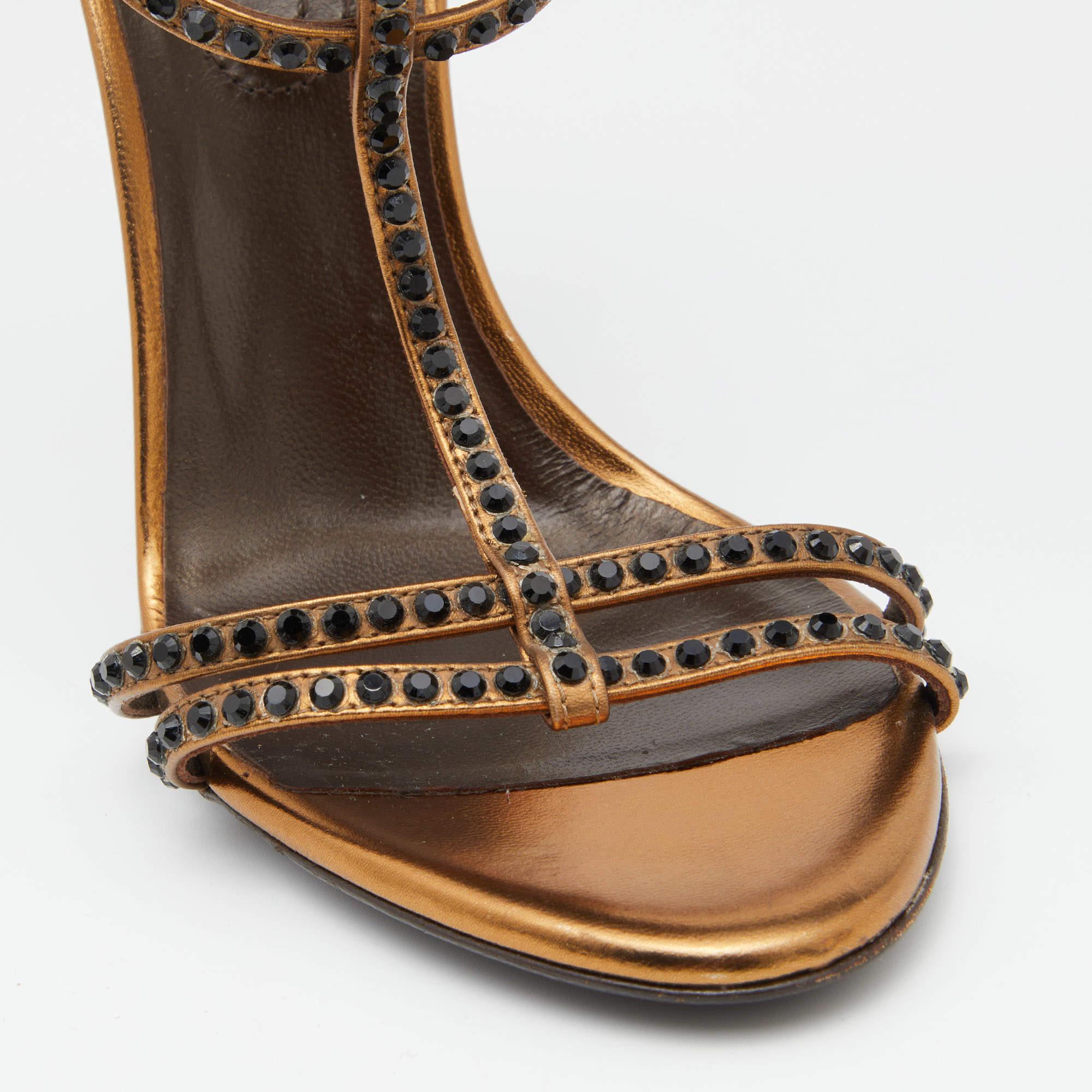 Roberto Cavalli - Sandali in pelle oro con cinturino alla caviglia misura 37 in vendita 3