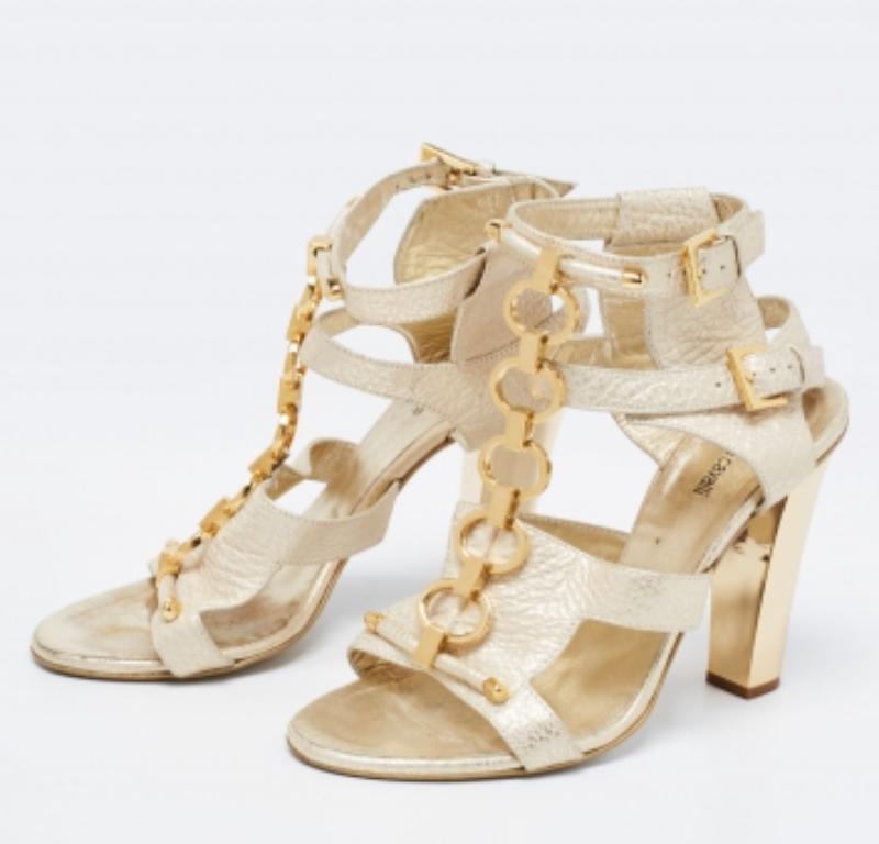 Roberto Cavalli Goldfarbene Sandalen aus Leder mit Metallverzierung und Knöchelriemen Größe 37,5 im Angebot 5