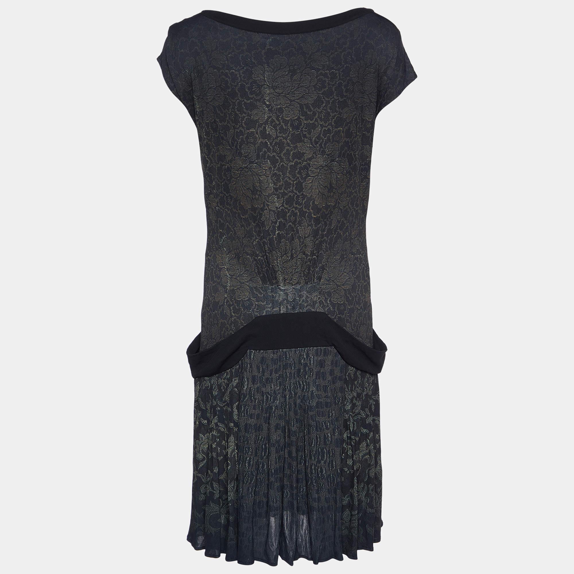 Effortlessly made into a chic design this Roberto Cavalli dress is easy to wear and easy to accessorize. Tailored beautifully the dress is sure to remain a favorite season after season.
