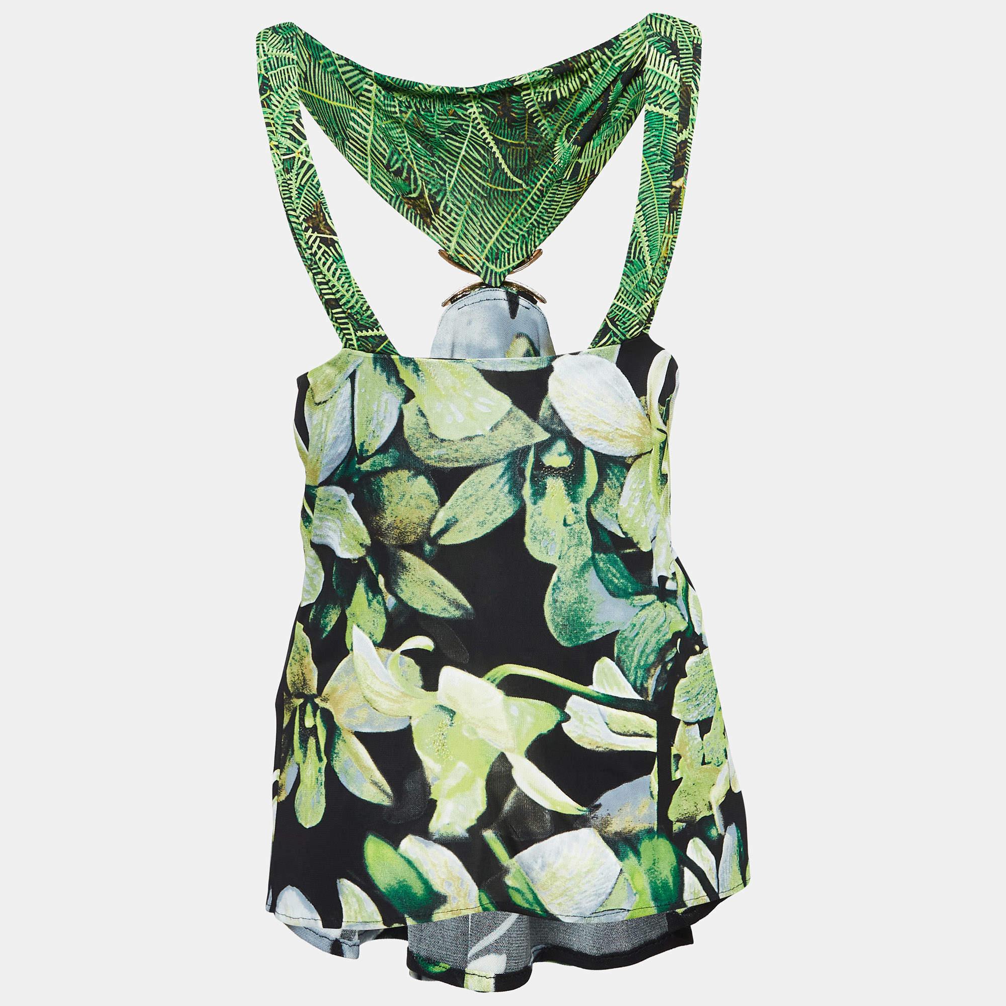 Find great style and comfort while wearing this designer top. Tailored using the best fabric the creation has been given immense detail. Style it with a skirt and heels.