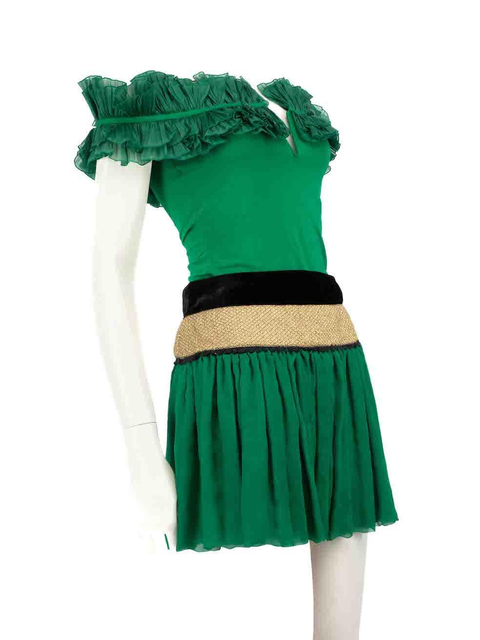 CONDITION is Very good. Hardly any visible wear to this Co-ord is evident on this used Roberto Cavalli designer resale item.
 
 
 
 Details
 
 
 Green
 
 Silk
 
 Matching top and skirt set
 
 Ruffle trim top
 
 Short sleeves
 
 Stretchy
 
 V-neck
 
