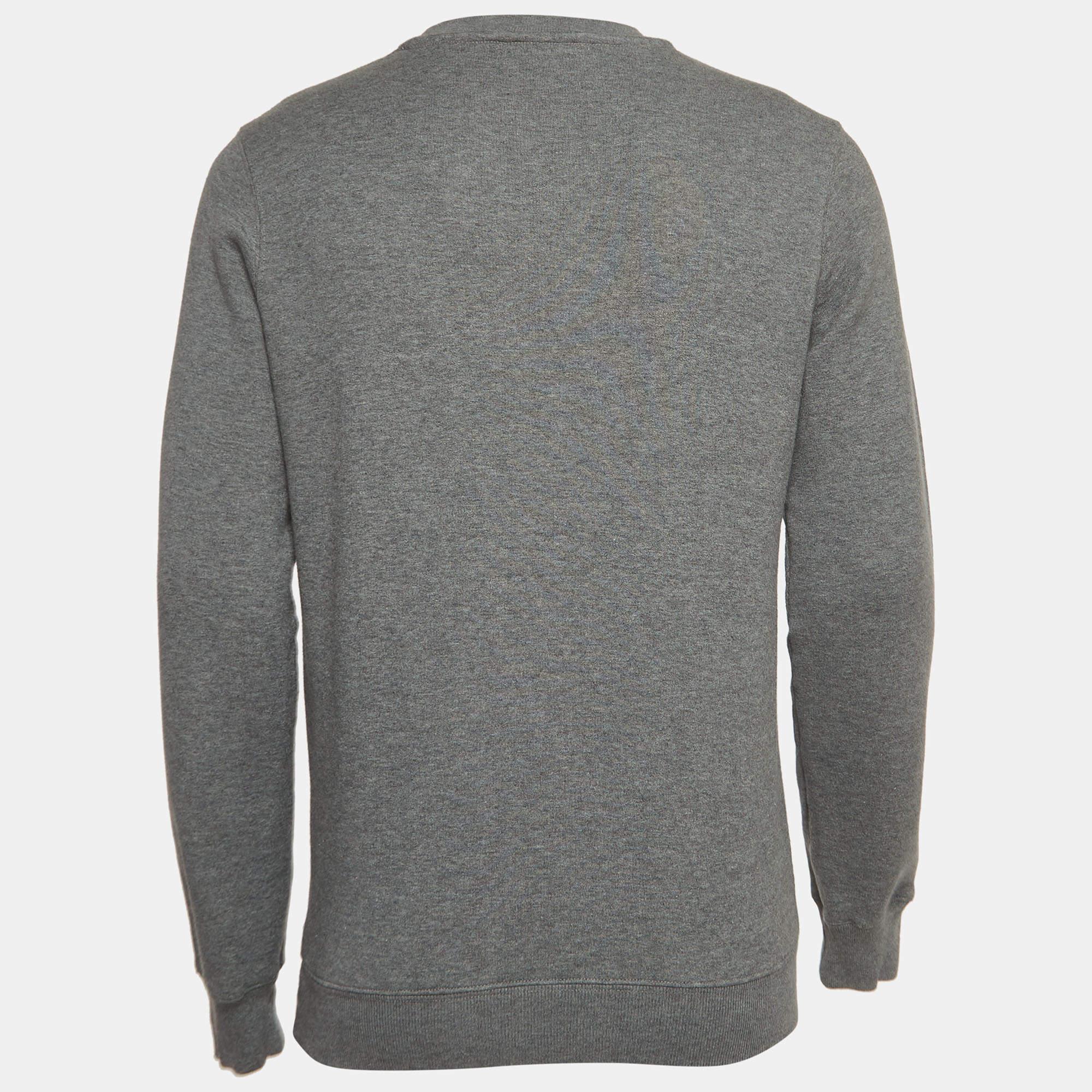 Les sweat-shirts de ce type sont le meilleur choix pour les jours où vous souhaitez vous habiller confortablement. Fabriqué à partir de tissus de qualité, ce sweat-shirt est rehaussé d'une teinte élégante, de motifs attrayants et d'une coupe
