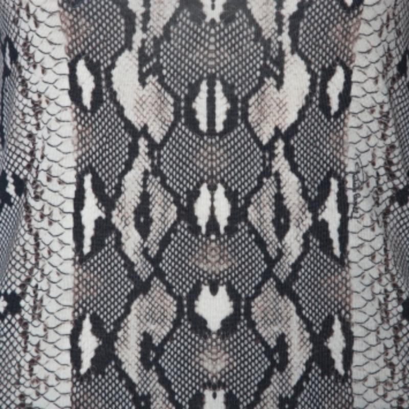 Roberto Cavalli Grey Snake Printed Knit Scoop Neck Top M im Zustand „Hervorragend“ im Angebot in Dubai, Al Qouz 2