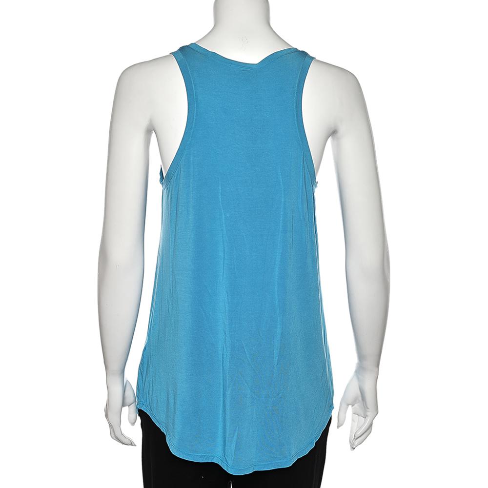 This tank top from Roberto Cavalli is a great pick for casual wear. Trendy and stylish, it is stitched using gym blue jersey fabric with a contrast print adorning the front. Match this tank top with comfortable pants.

Includes: Price Tag
