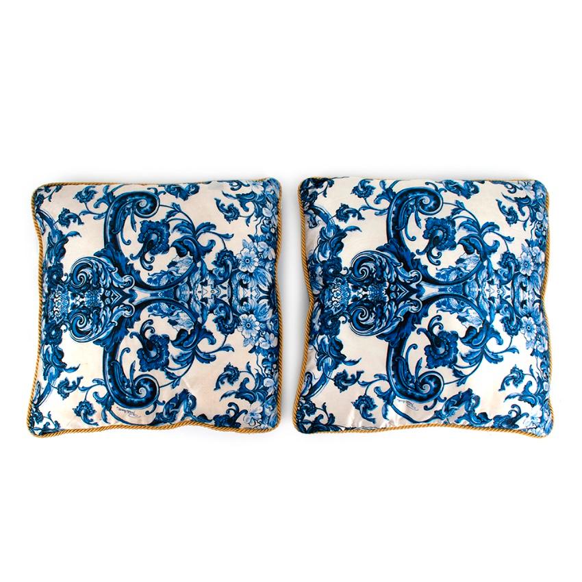Roberto Cavalli Home Blue Silk Tile Print Set of 2 Cushions

-Luxurious super soft silk satin texture 
-Gorgeous opulent tile like motif 
-Golden cord pipping 
-Zip fastening to the bottom 
-Branding to the pattern 
-Elegant timeless style