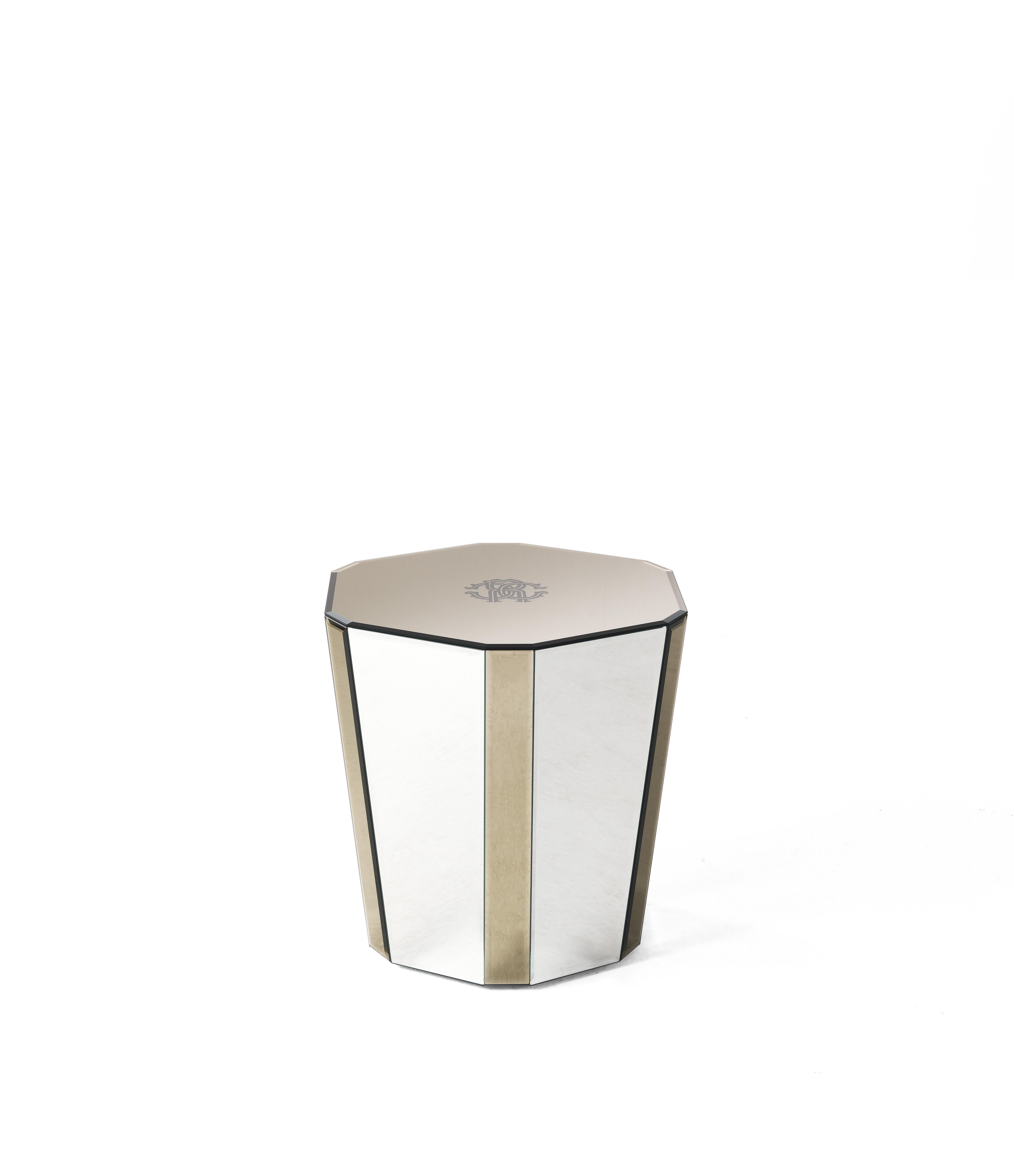 The geometric charm of the Hexagonal prism and the golden glares of the glass bronze mirror lends a refined contemporary glamor to this original and captivating side table.
Dorian Side Table Hexagonal side table with structure in multi-layer wood.
