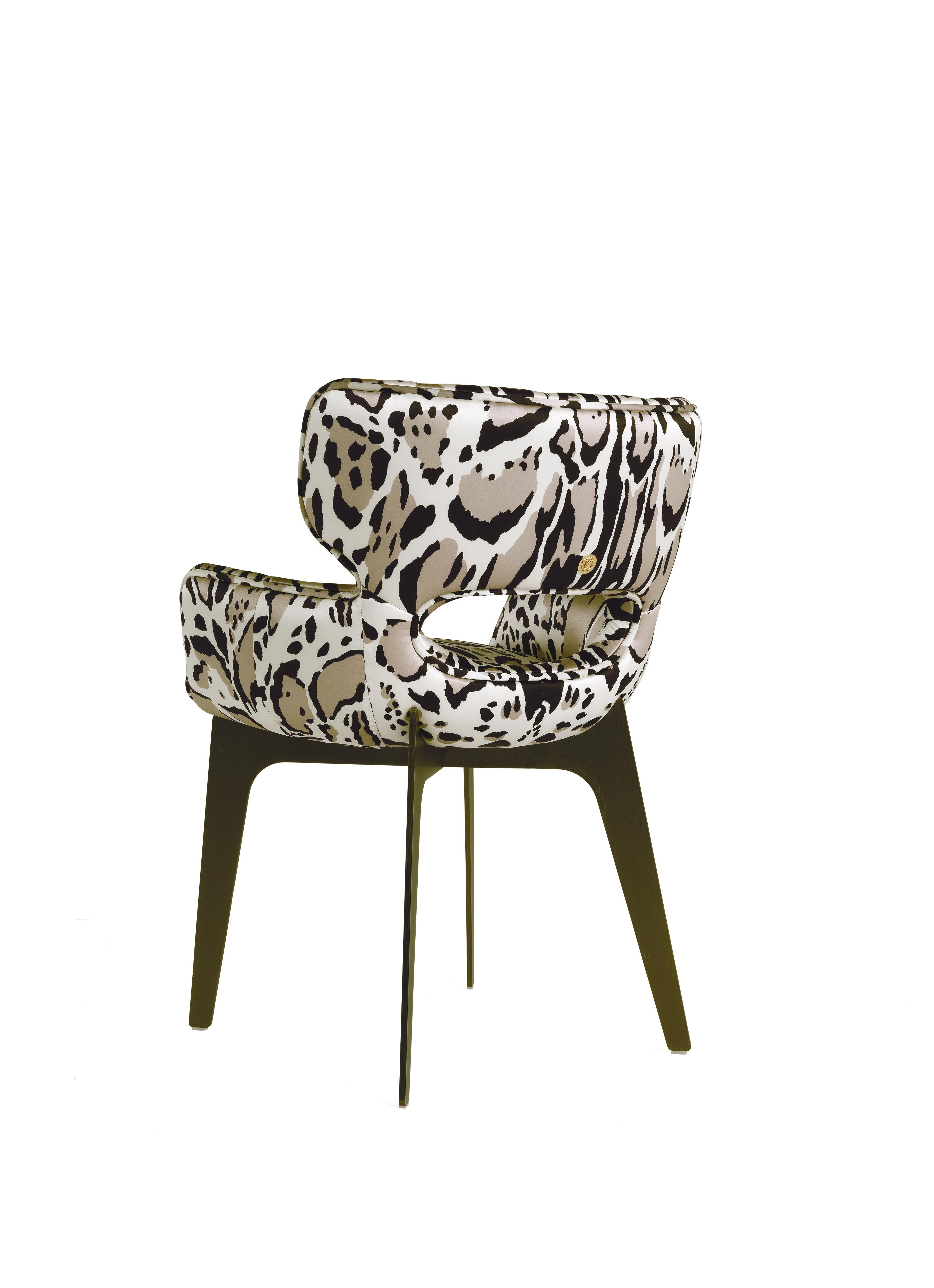 Maclaine-Stuhl aus dem 21. Jahrhundert mit Stoff von Roberto Cavalli Home Interiors (Moderne) im Angebot