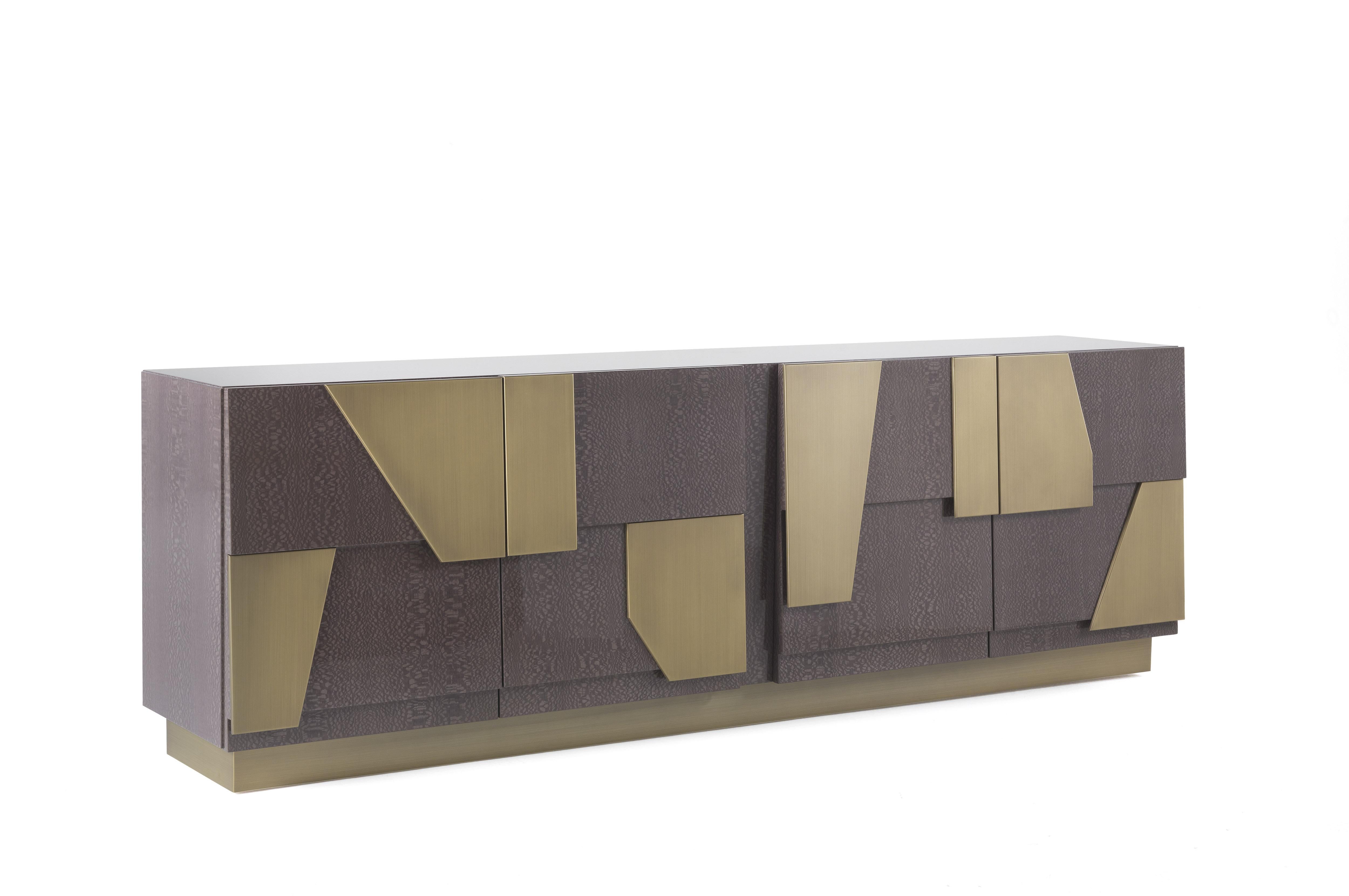 Vaal Sideboard with structure in multi-layer wood. Finishing in glossy carbalho Rose color. Metal inserts in brushed bronze finishing. Inside finishing in microfiber with glass shelves.