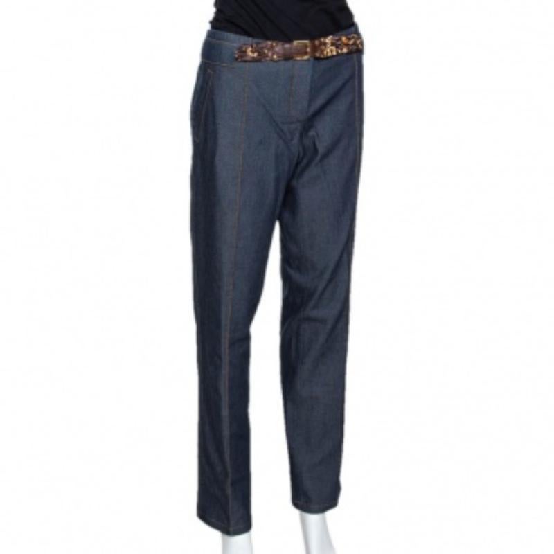 Ce pantalon Roberto Cavalli est exactement ce qu'il vous faut pour rehausser votre quotient stylistique et vous préparer à une sortie décontractée. Facile à combiner, ce pantalon bleu vous offrira une grande variété de looks. Elles sont