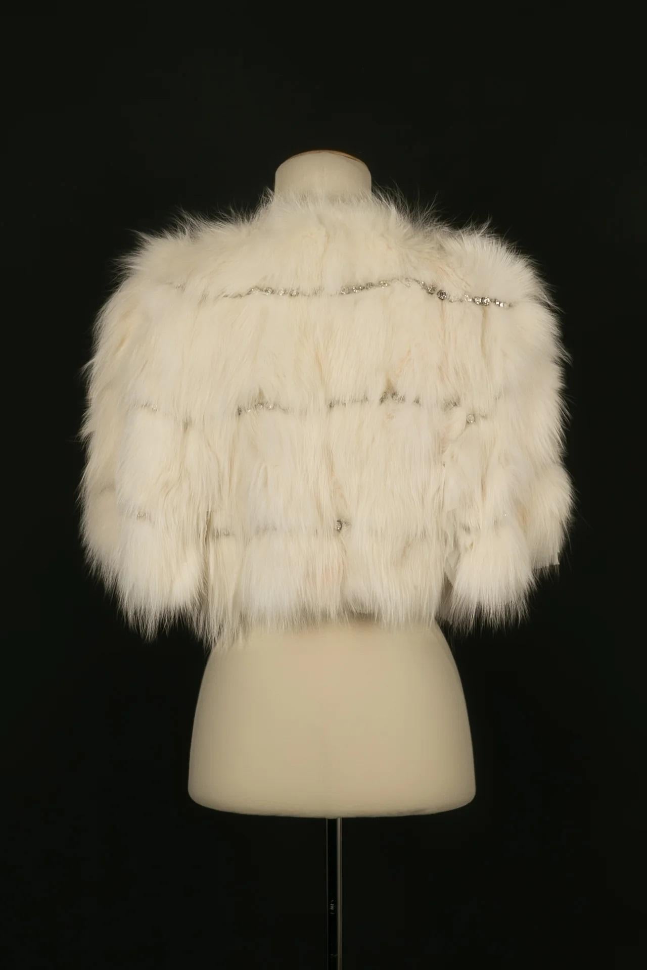 Roberto Cavalli Jacket/Bolero 2010s in White Fox and Muslin Enlivened In Excellent Condition For Sale In SAINT-OUEN-SUR-SEINE, FR