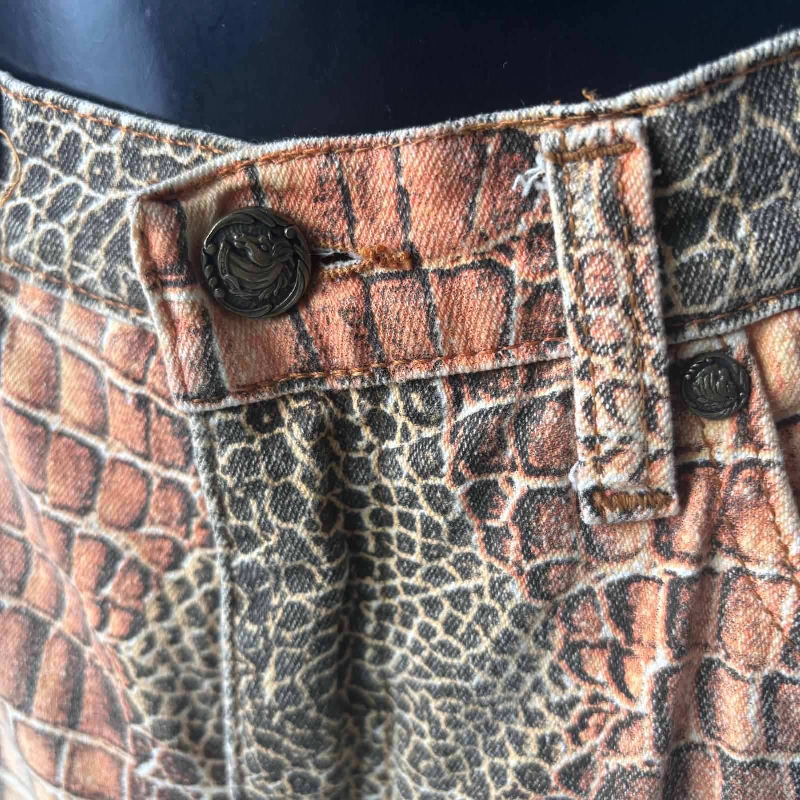 Femenino o masculino Vaqueros Roberto Cavalli de algodón con estampado de cocodrilo Made in Italy, 2000s en venta
