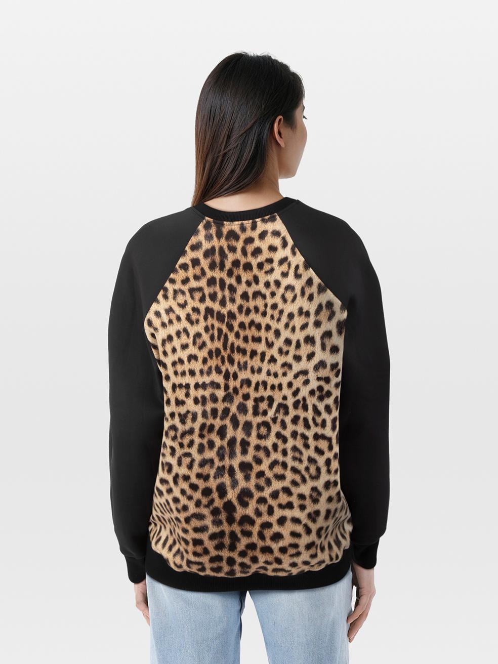 CONDITION is Very Good. Hardly any visible wear to the sweatshirt is evident on this used Just Cavalli designer resale item.
 
 
 
 Details
 
 
 Multicolour - Black and brown
 
 Polyester
 
 Long sleeves jumper
 
 Leopard print pattern
 
 Round