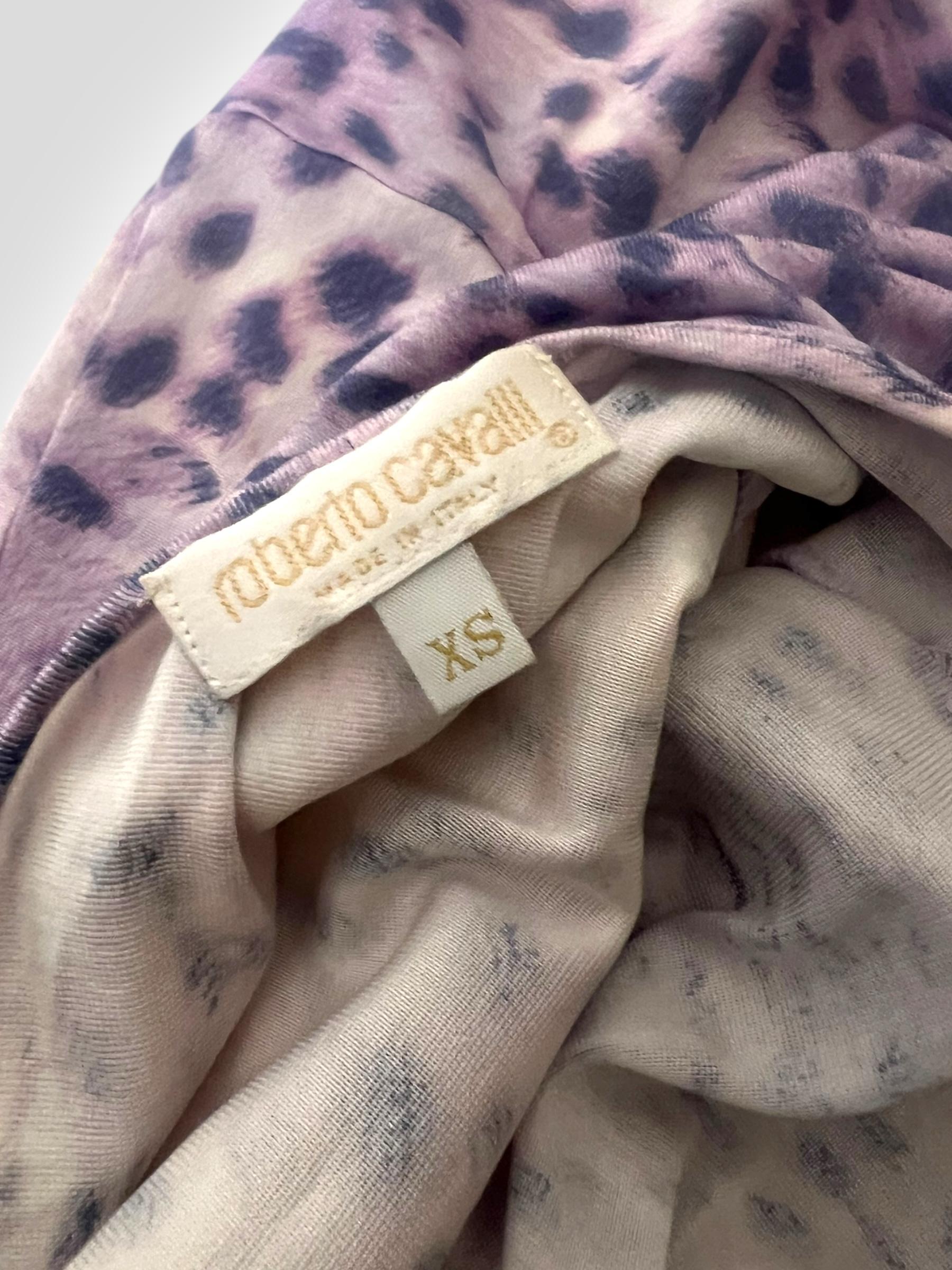From Roberto Cavalli’s iconic Spring/Summer 2000 collection, this halter dress captures the sensual, bohemian glamour that defined the turn of the millennium. Crafted in a lightweight stretch fabric, it showcases Cavalli’s signature animal print,