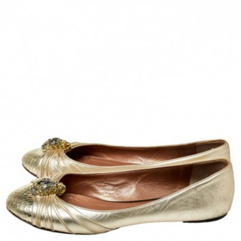 Roberto Cavalli Leather Snake Head Crystal Embellished Ballet Flats Size 39.5 In Fair Condition For Sale In Dubai, Al Qouz 2