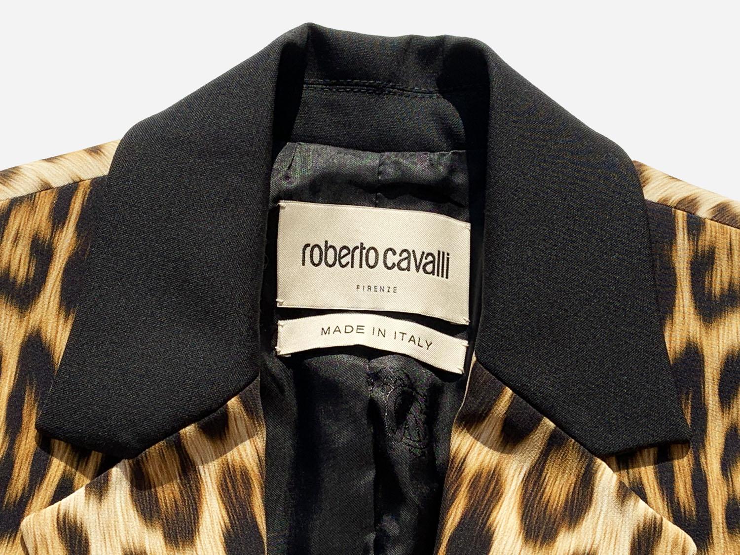 Marron Tailleur pantalon italien Roberto Cavalli imprimé léopard, taille 40 en vente