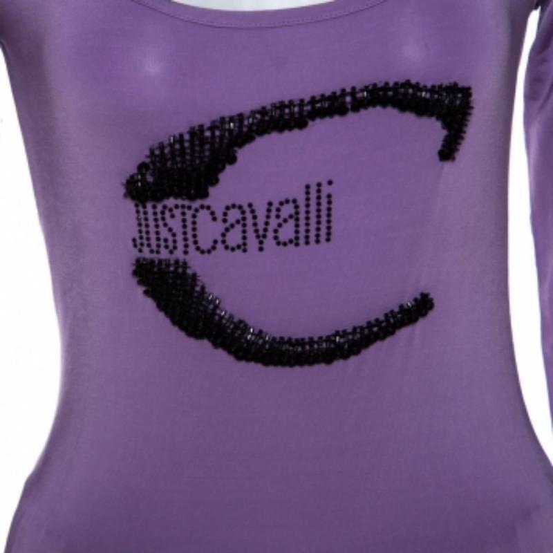 Haut à col bénitier Roberto Cavalli en jersey lilas orné du logo S Excellent état - En vente à Dubai, Al Qouz 2