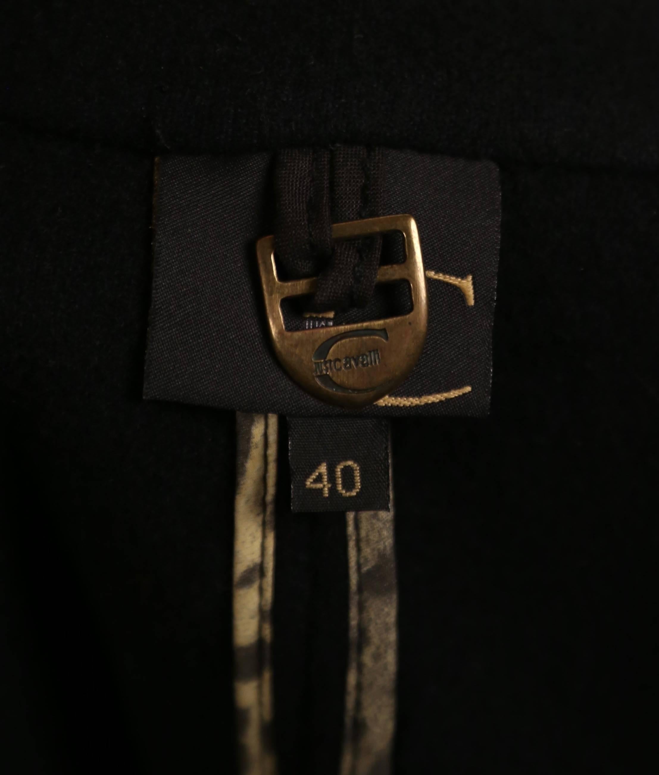 ROBERTO CAVALLI - Manteau long noir avec tissu de laine froncé en vente 3