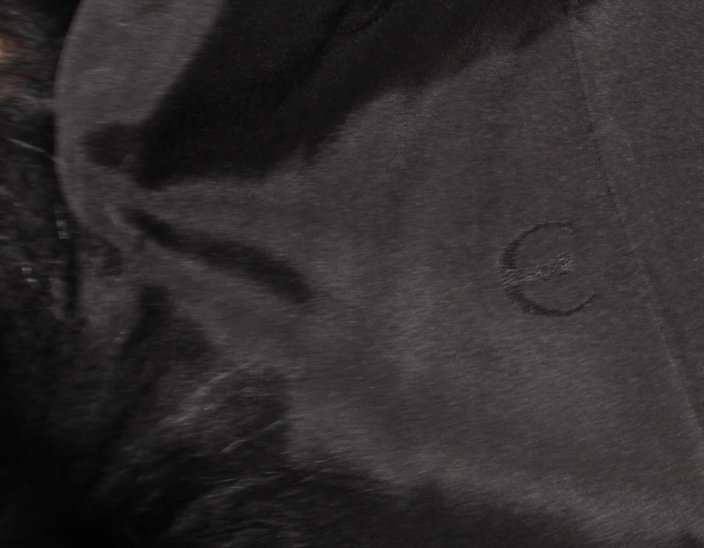 Roberto Cavalli, cappotto lungo in volpe nera con tasche e chiusura con gancio a occhiello singolo 8