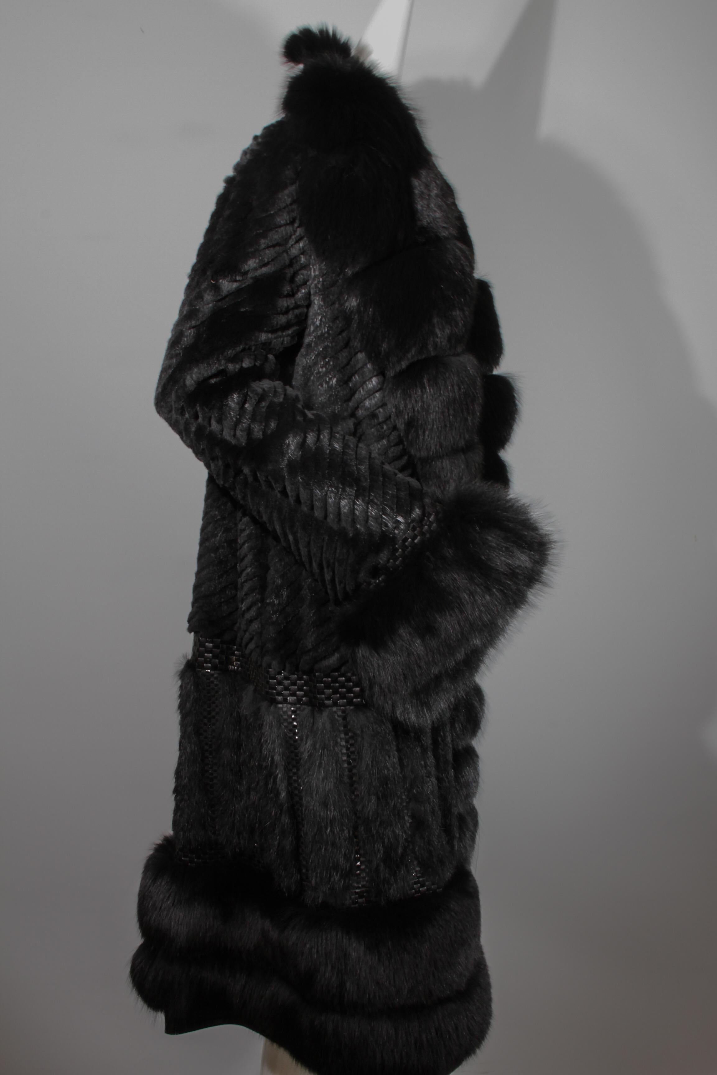 Roberto Cavalli, cappotto lungo in volpe nera con tasche e chiusura con gancio a occhiello singolo 2