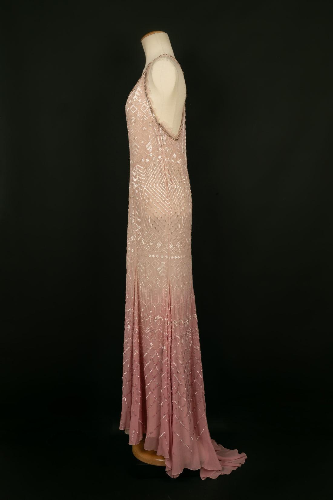 Roberto Cavalli - Long pink tie-and-dye dress in silk crepe, embroidered with pearls. No size indicated, it fits a 36FR.

Additional information:
Condition: Very good condition
Dimensions: Chest: 50 cm - Length: 130 cm

Seller Reference: VR46