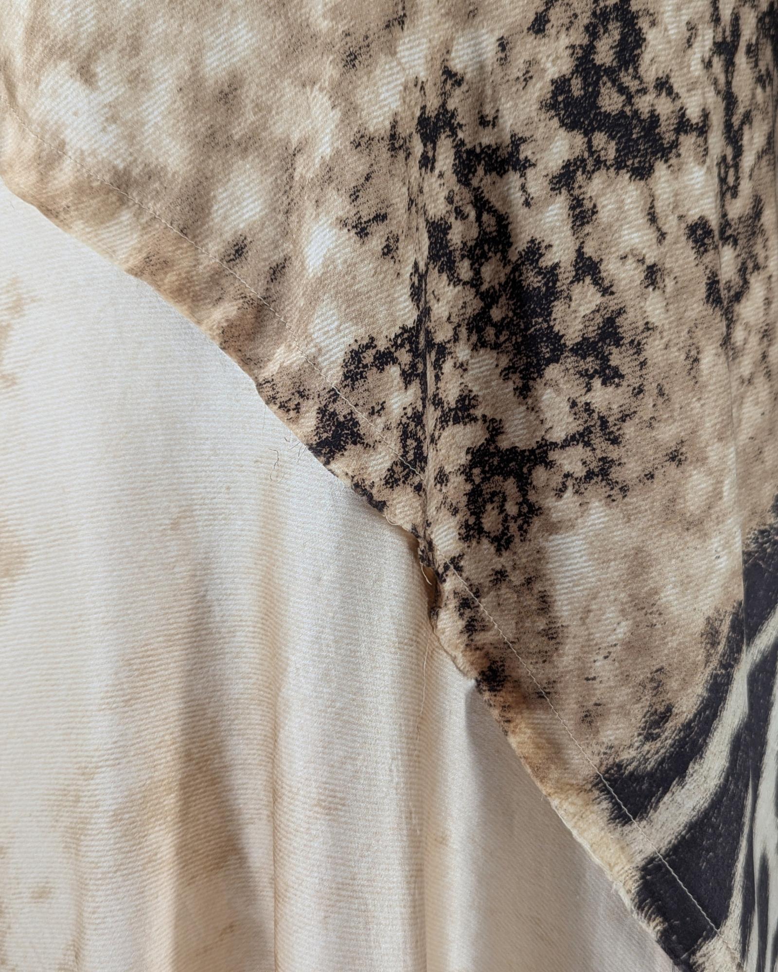 Roberto Cavalli, robe longue en soie en forme de guépard, automne-hiver 2001 en vente 4