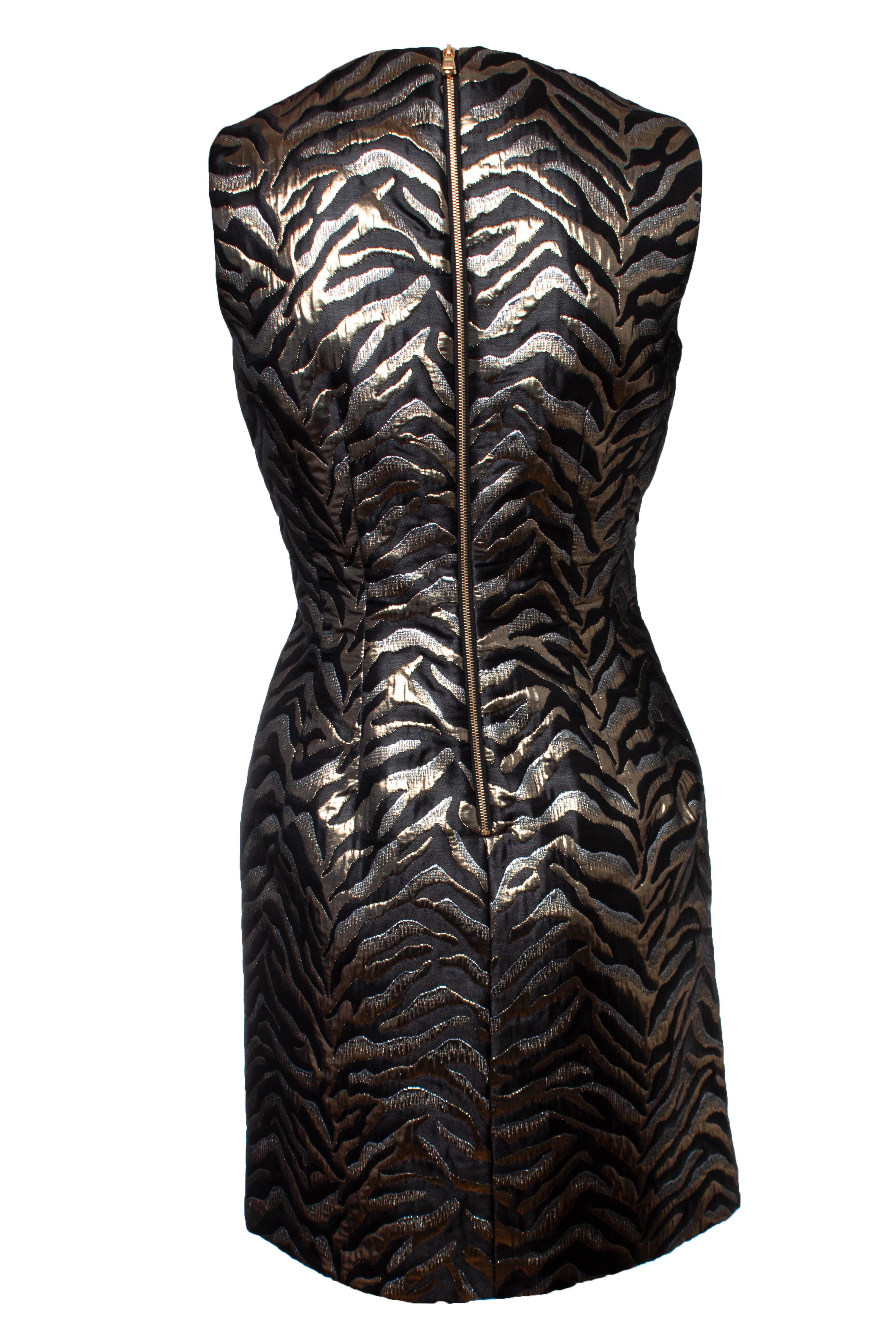 Roberto Cavalli, Lurex zebra printed dress. The item is in very good condition.

• CONDITION: very good condition 

• SIZE: IT42 - S 

• MEASUREMENTS: length 85 cm, width 42 cm, waist 36 cm

• MATERIAL: 100% polyester 

• CARE: very cleaning 

•