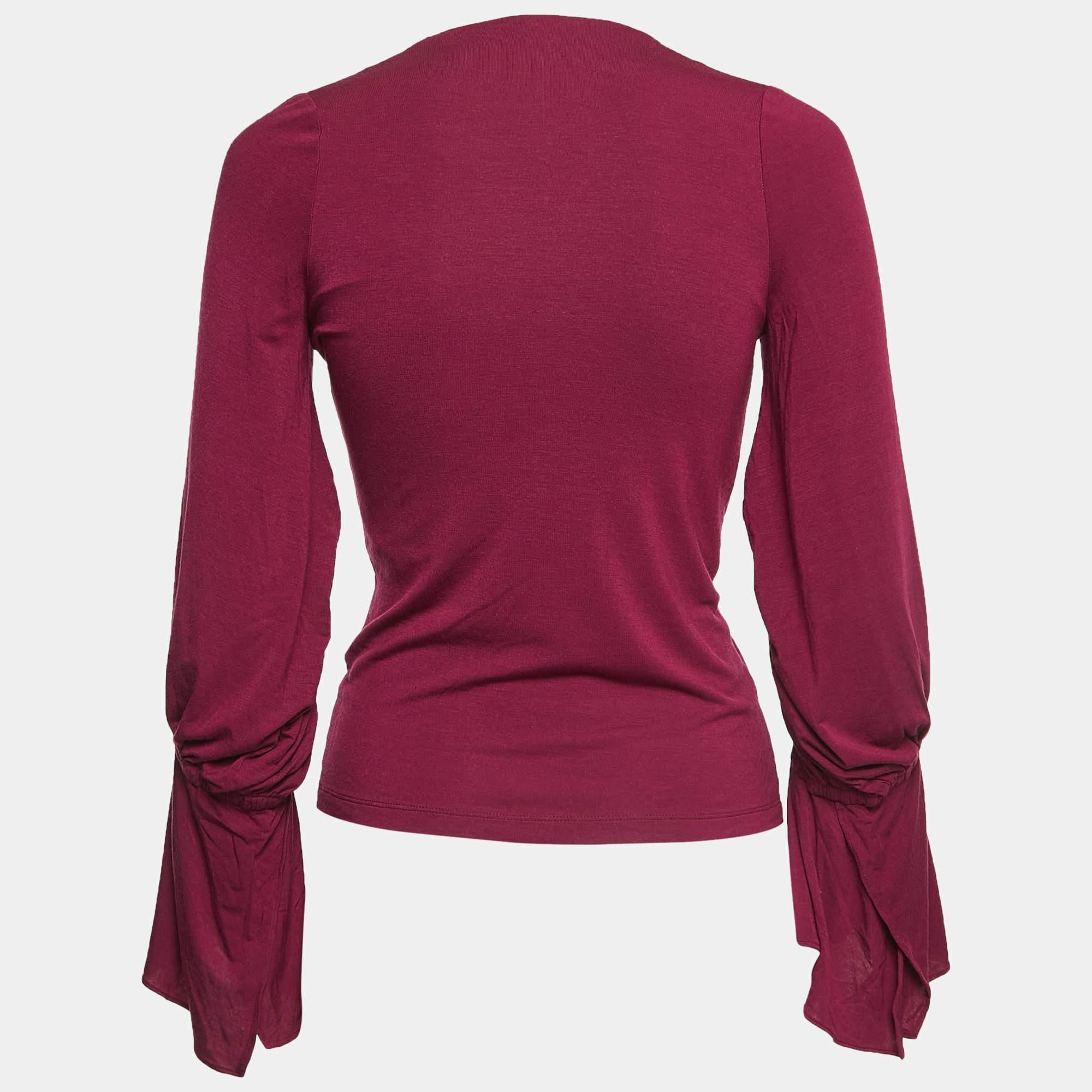 Find great style and comfort while wearing this designer top. Tailored using the best fabrics the creation has been given immense detail. Style it with a pair of jeans and flats.