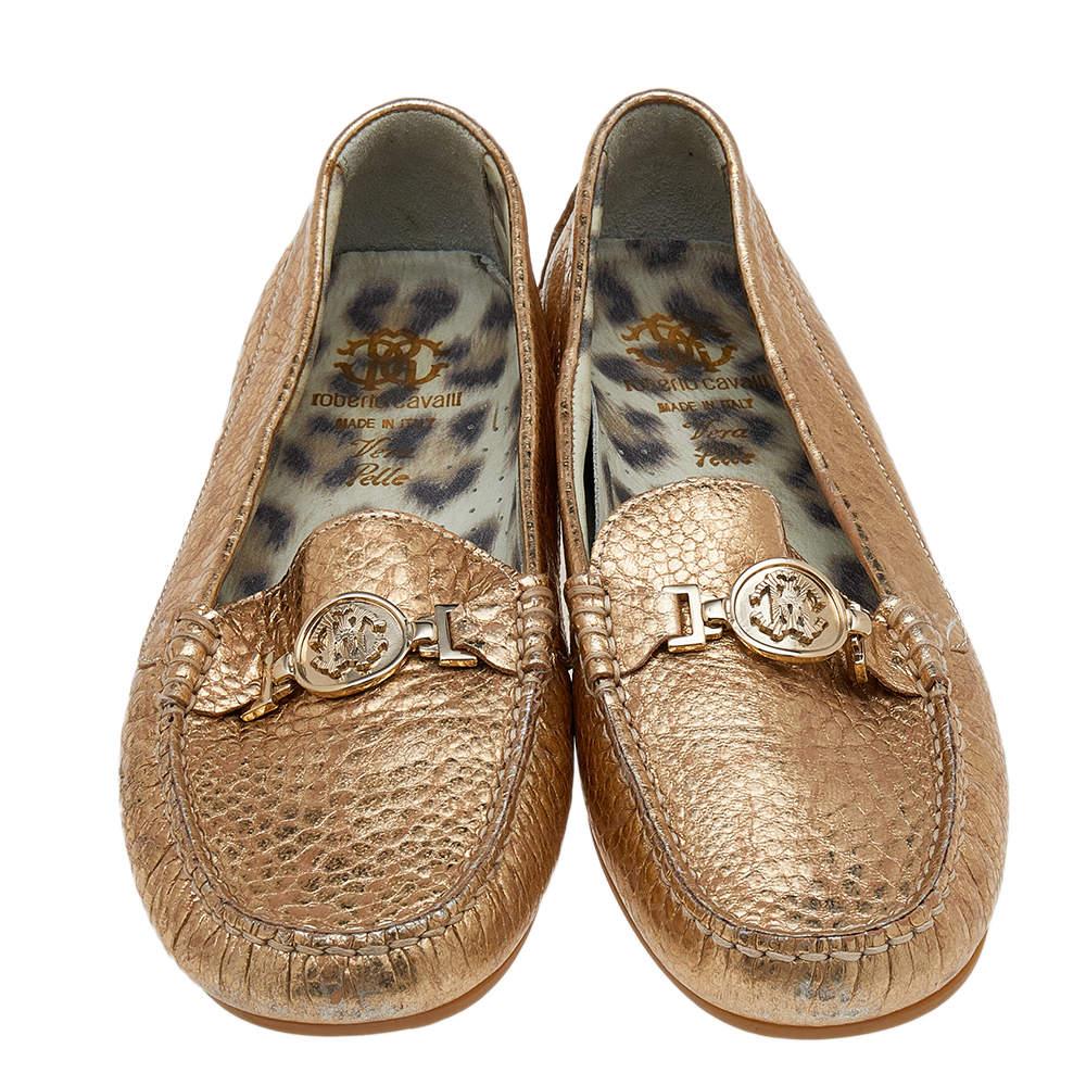 Functional and stylish, Roberto Cavalli's collections capture the effortless, nonchalant finesse of the modern you. Crafted from leather, these loafers are so comfortable you'll never want to take them off. They are topped with the logo for a
