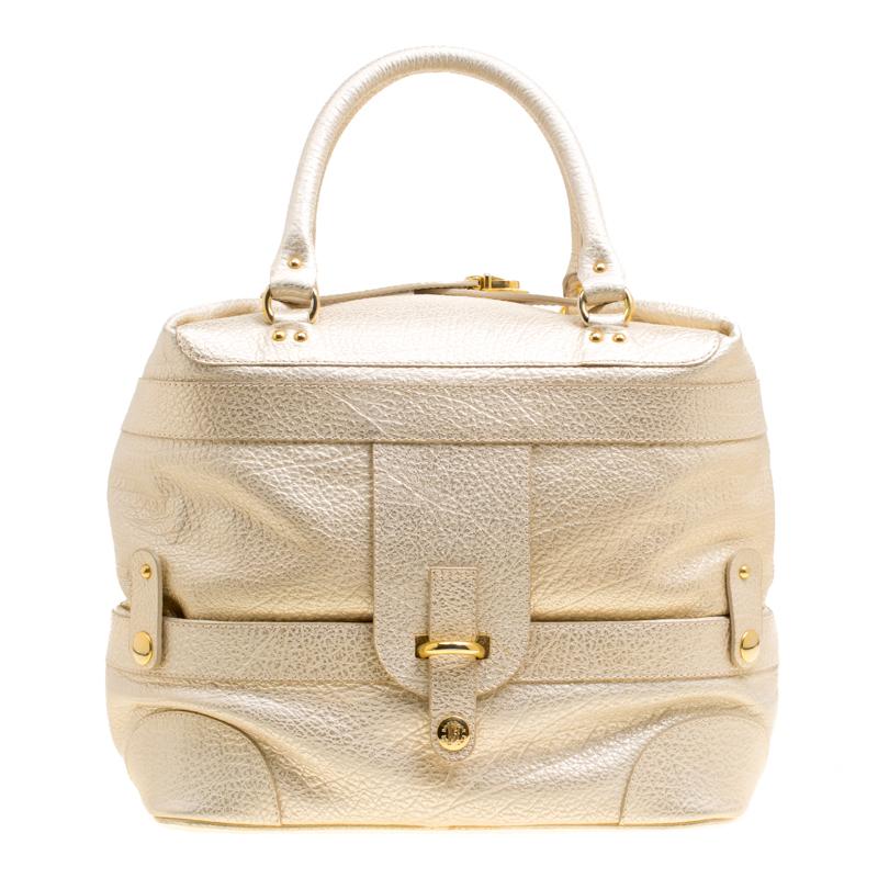 One glance and you'll fall in love with this wonderful light gold tote from Roberto Cavalli! It is crafted from leather and features a chic silhouette. It flaunts dual rolled handles, the signature Serpent buckle detailing on the front, protective