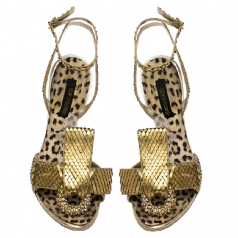 Marron Roberto Cavalli Metallic Python Leather Embellished Ankle Strap Sandals Size 38 (Sandales en cuir de python métallisé avec ornements) en vente