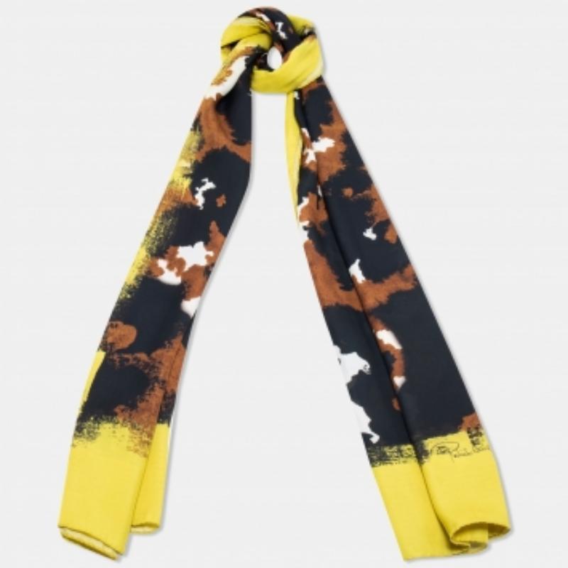 Roberto Cavalli Chal de seda con estampado de camuflaje multicolor en venta 6
