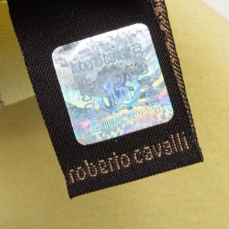 Roberto Cavalli Chal de seda con estampado de camuflaje multicolor en Excelente estado para la venta en Dubai, Al Qouz 2