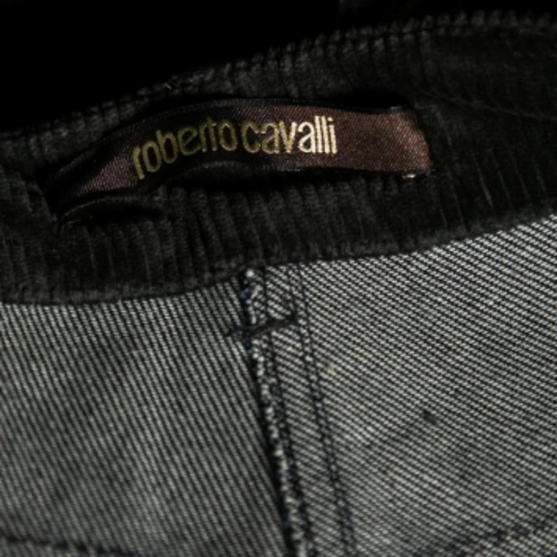 Elevate your fashion game with these corduroy pants from Roberto Cavalli. The multicolored pair stands out with its unique design and denim patches on the front and back. It is finished with zippers at the back legs and external pockets.