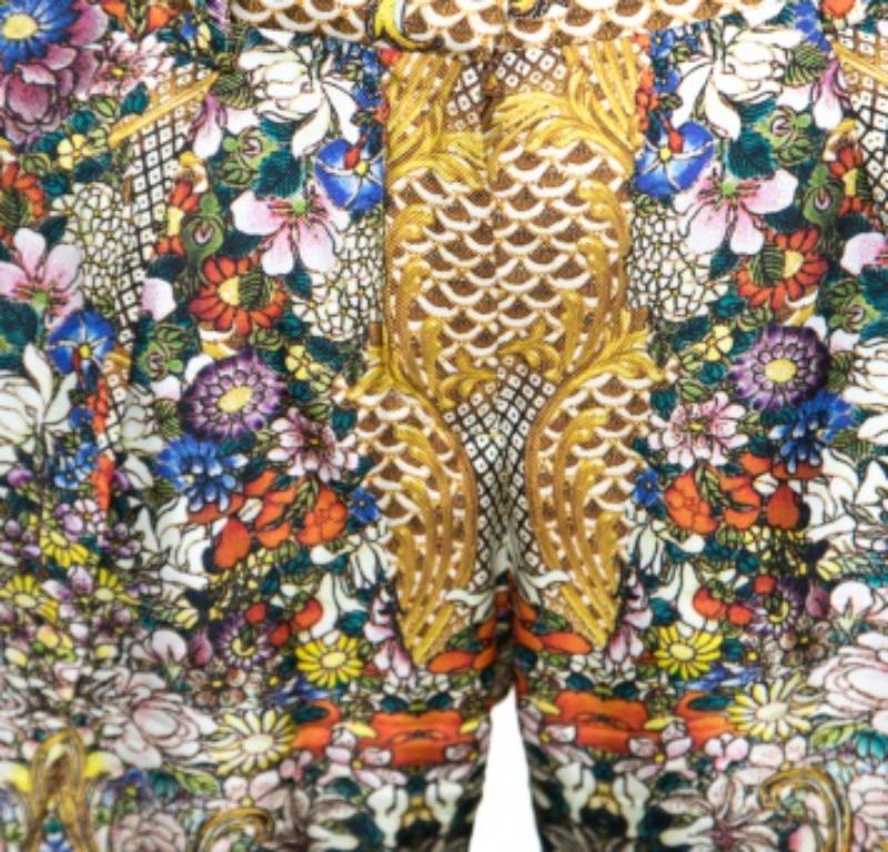 Roberto Cavalli - Pantaloni in seta stampati con uccelli e fiori multicolore - S In condizioni buone in vendita a Dubai, Al Qouz 2