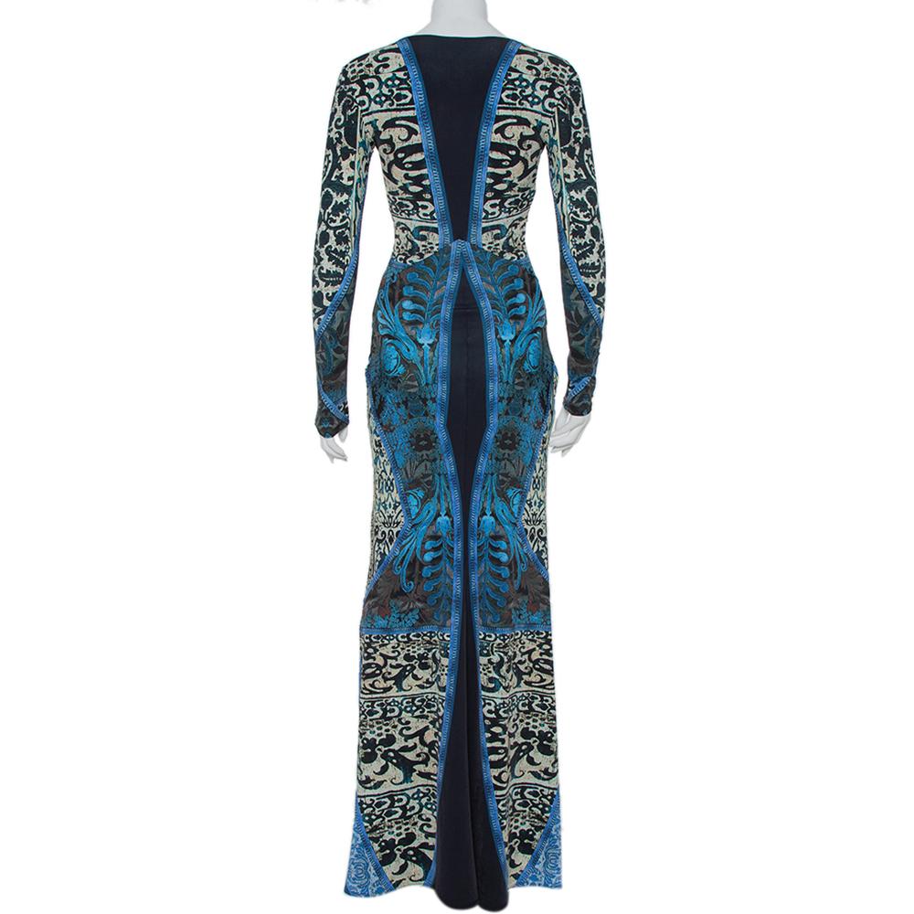 Coming from Roberto Cavalli, this dress is sure to garner a lot of compliments. Feminine and effortless, this v-neck dress features long sleeves and multicolored prints. It is masterfully tailored in jersey fabric, is an ideal balance between pure