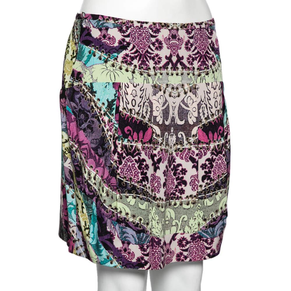 Chic and charming this House of Roberto Cavalli creation is perfect for elevating your summer looks. This skirt is stitched using quality materials into a mini length silhouette. It has a well fitted shape. Complement this skirt with a white cropped