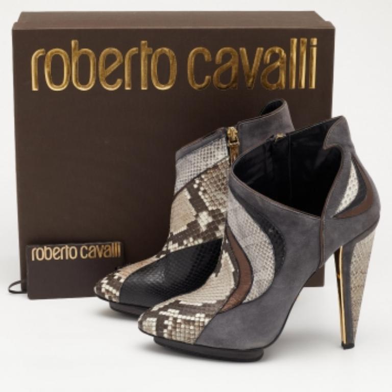 Roberto Cavalli Multicolor Snakeskin and Suede Ankle Boots Size 38.5 In Good Condition For Sale In Dubai, Al Qouz 2